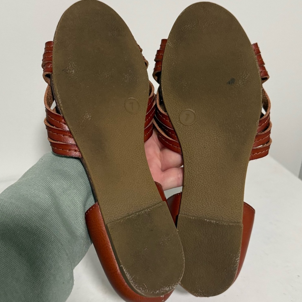 Universal Thread Woven Faux Leather Flat Sandals - Brown Size 7 - Picture 5 of 6